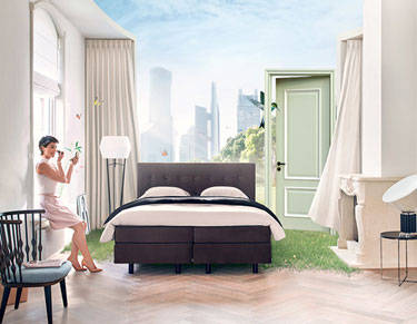 在声色中不动声色，在繁华里静看繁华